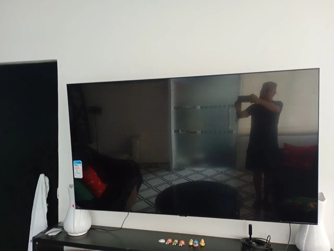 Vendo TV Samsung 65 polegadas estado de conservação praticamente zero  - Foto 3