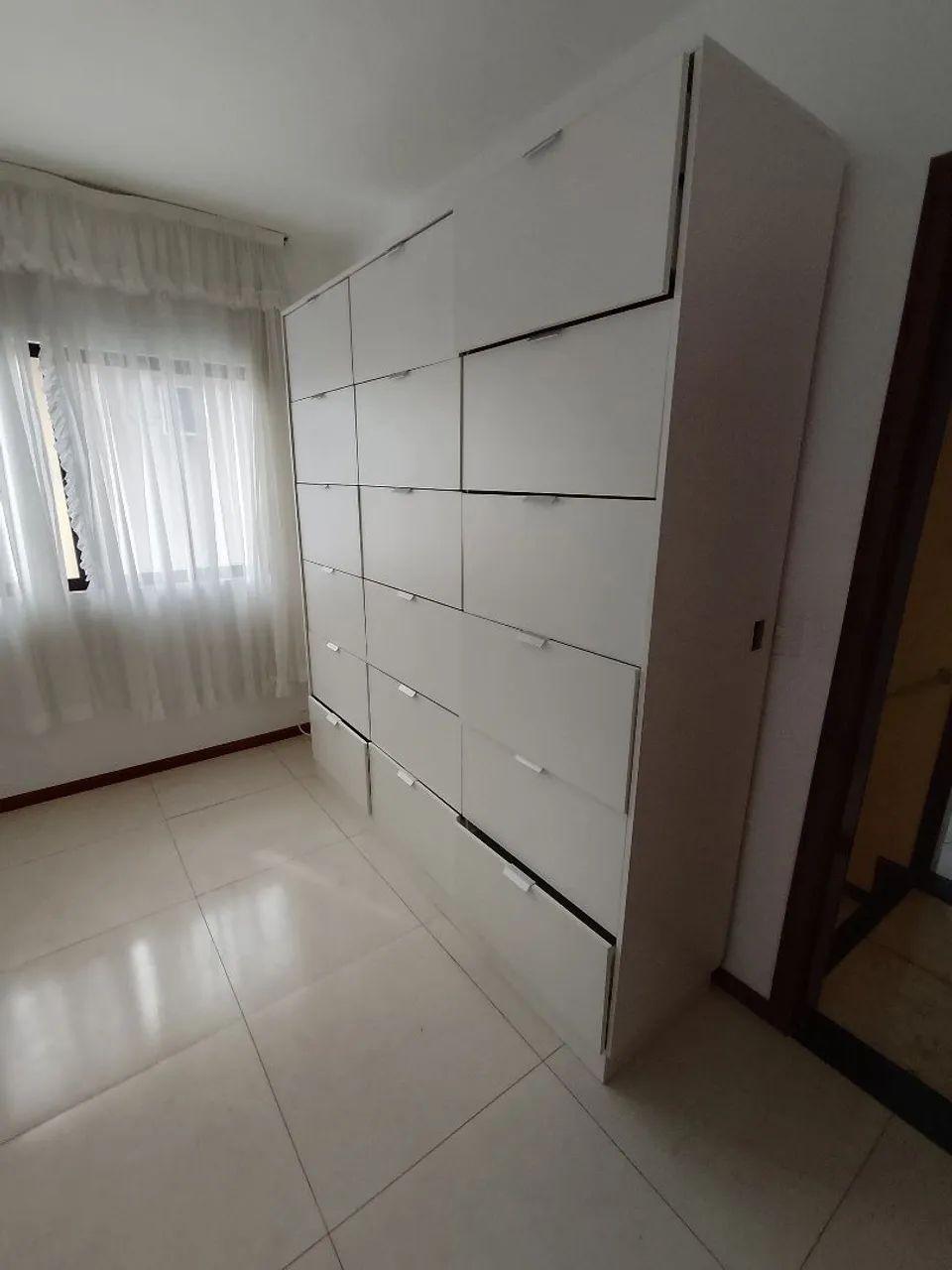 Roupeiro com 18 gavetas - Foto 2