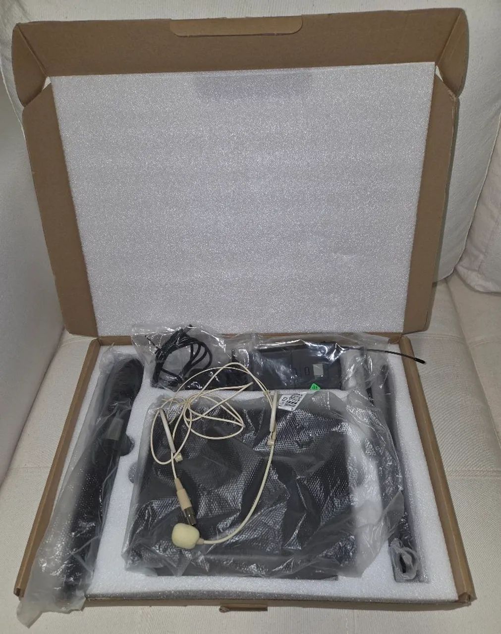 Wireless Microphone and Headset (New)451035745747609605