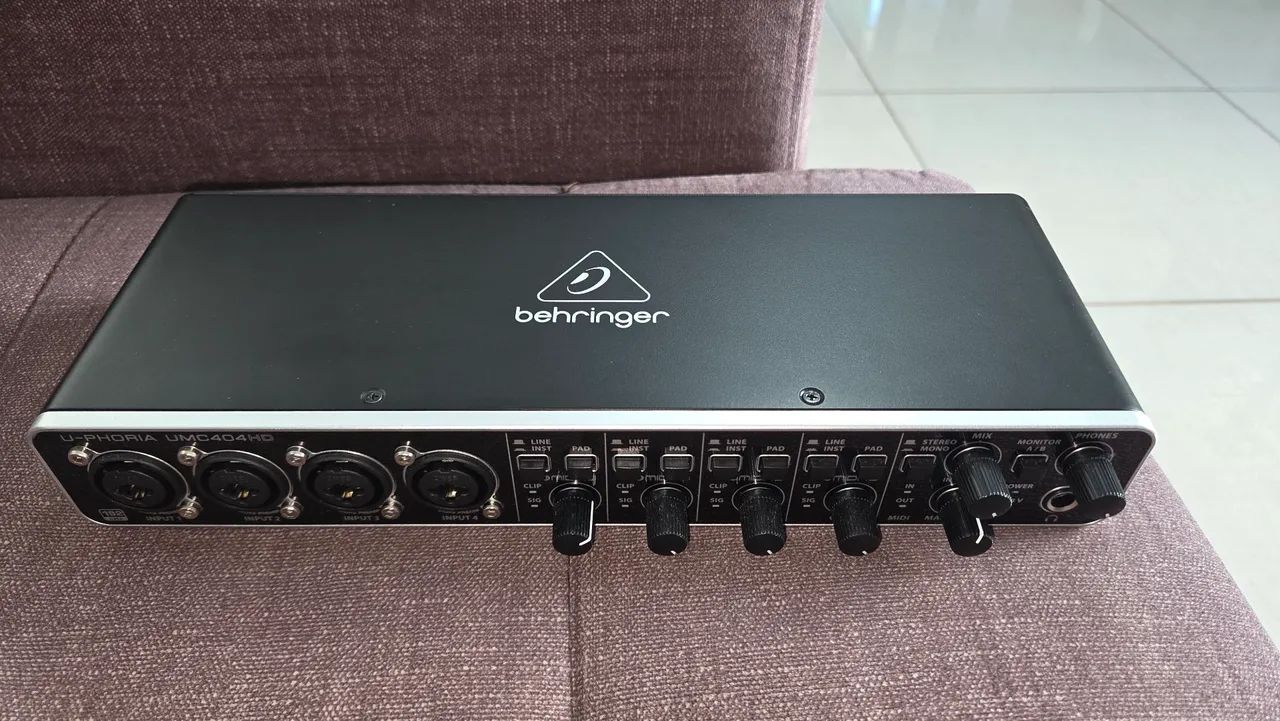 INTERFACE DE ÁUDIO BEHRINGER UMC404HD 4 CANAIS - Foto 2