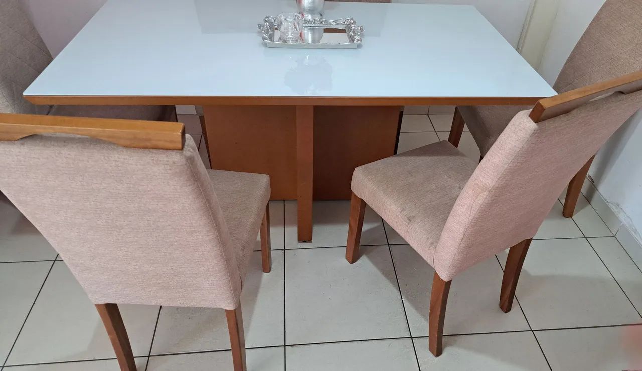 Mesa com 6 cadeiras acolchoadas (MDF) - Foto 2