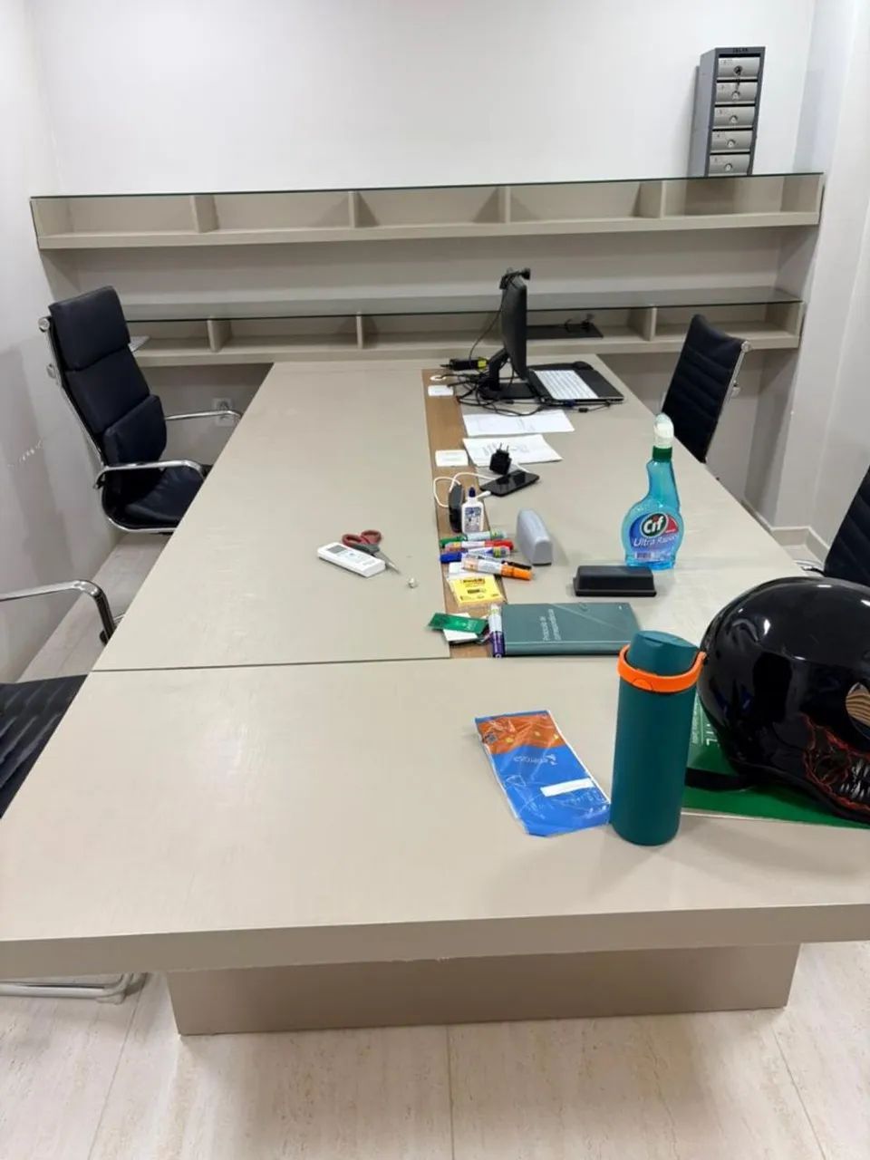 Mesa de Reuniões / Estação de Trabalho