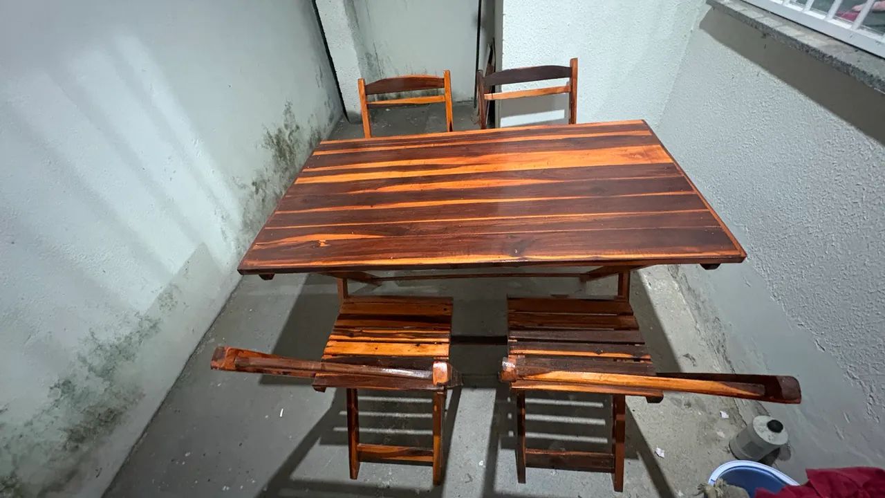 Conj. Mesa e cadeiras madeira - Foto 4