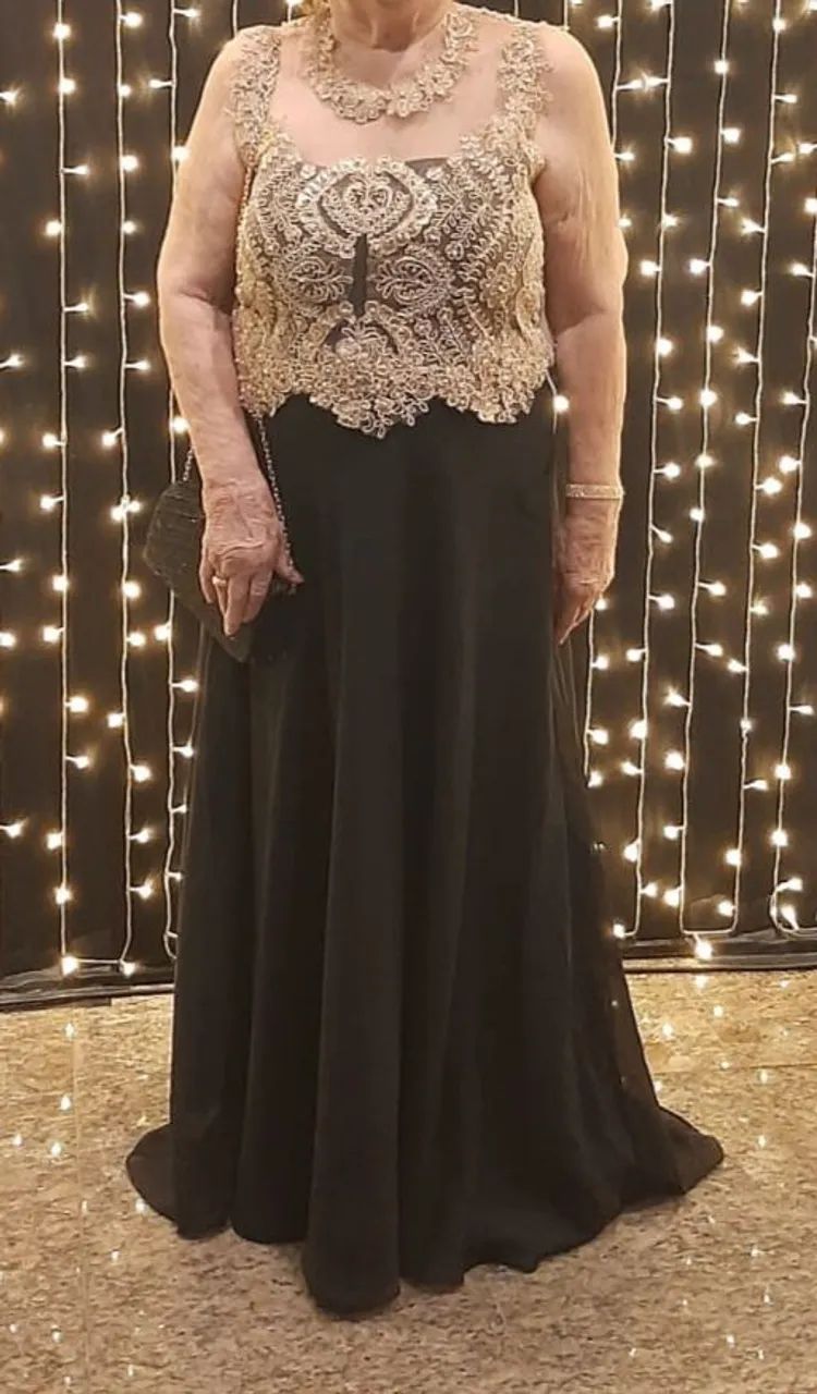 Vestido longo preto c dourado 