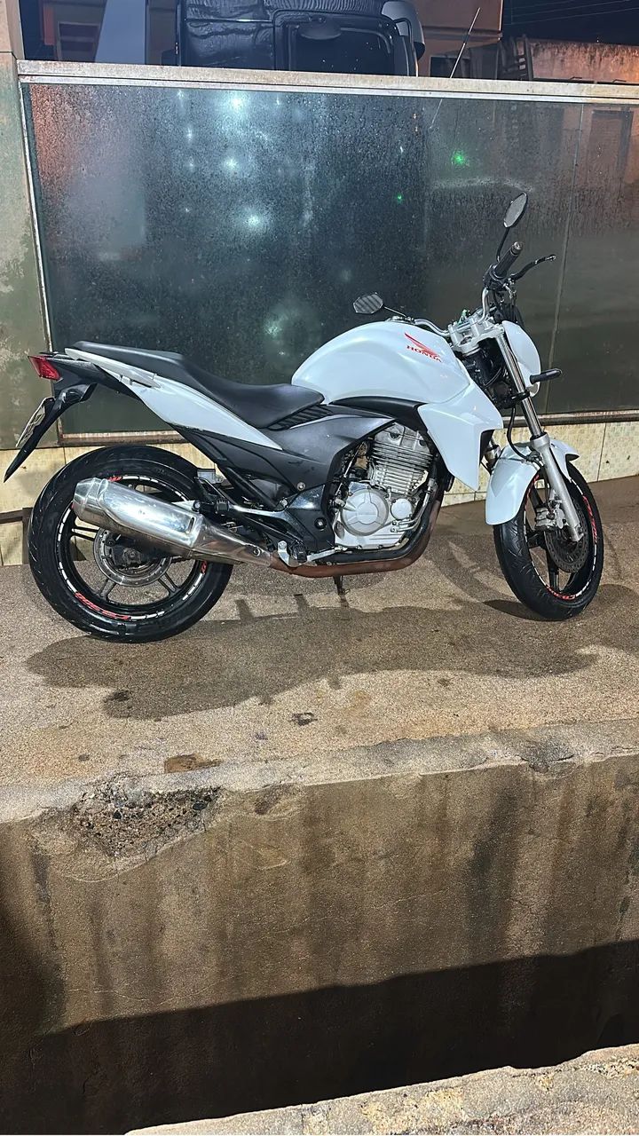 Vende-se Cb 300 