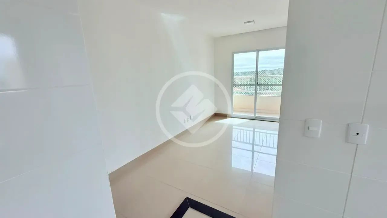 Apartamento com Varanda, Sol Nascente e Condomínio Completo! codigo: 364824