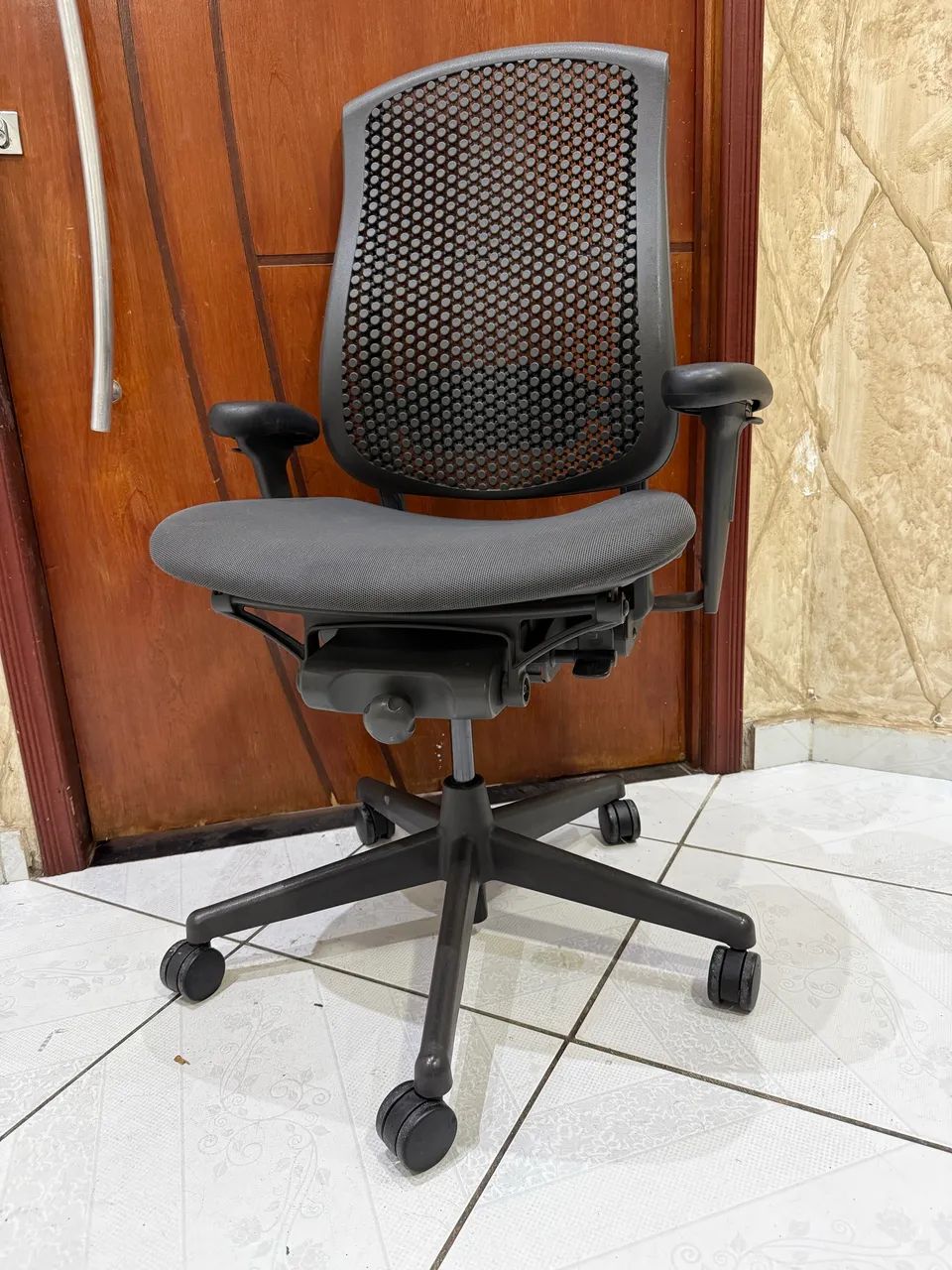 cadeira herman miller celle versão completa  - Foto 2