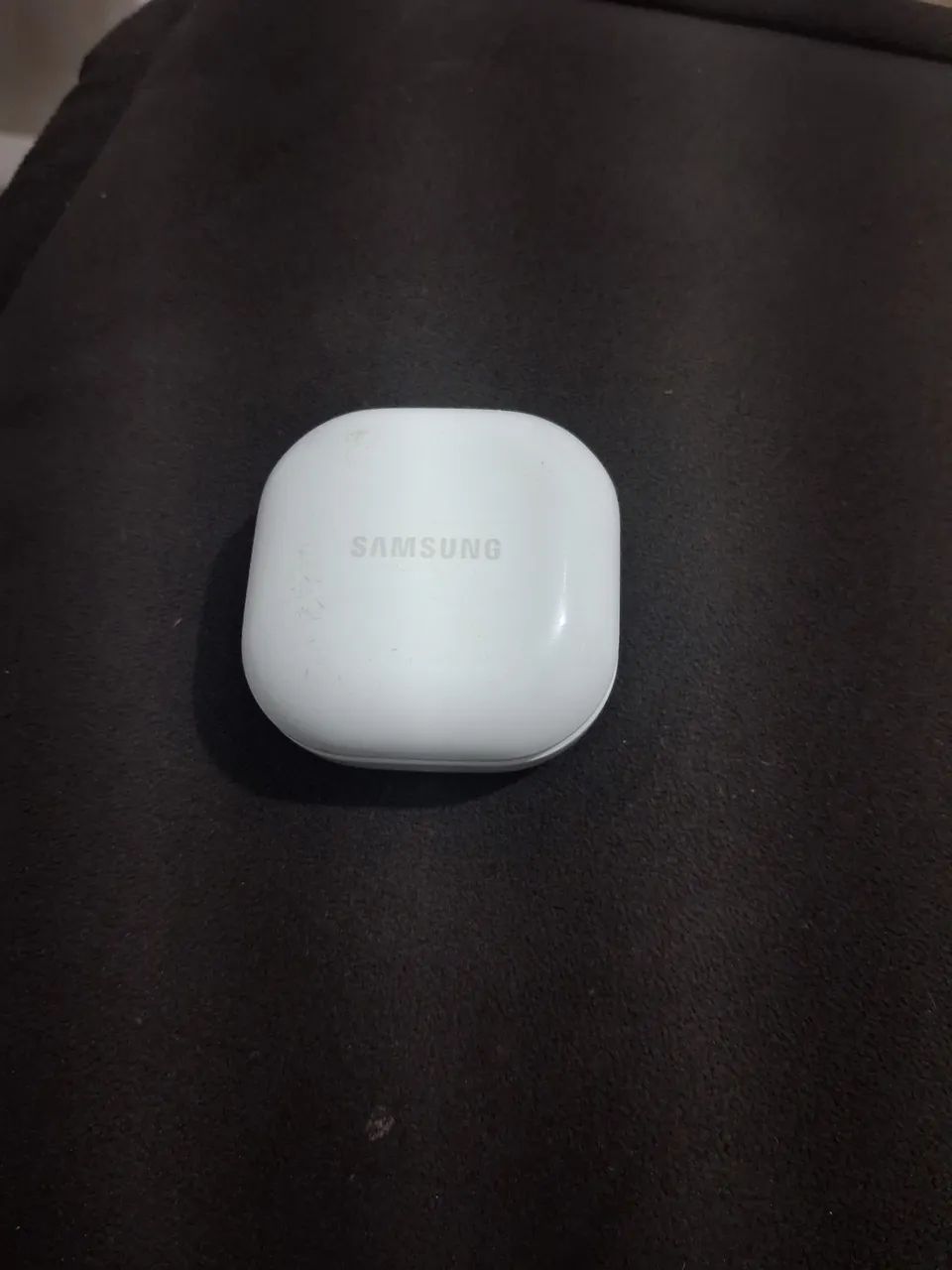 Fone conservado.