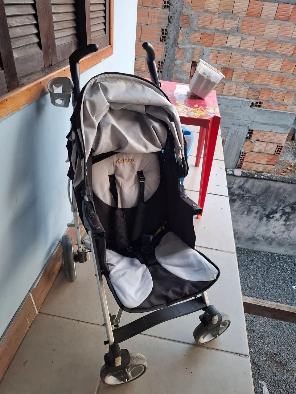 Vende-se carrinho e bebê conforto em ótimo estado.
