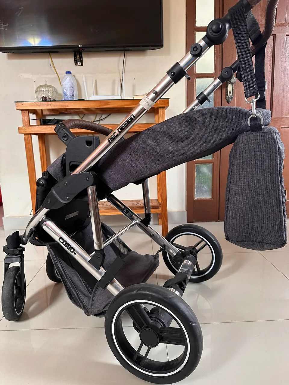 CARRINHO DE BEBÊ COMPLETO LUXO  - ÓTIMA OPORTUNIDADE!   ?  - Foto 4