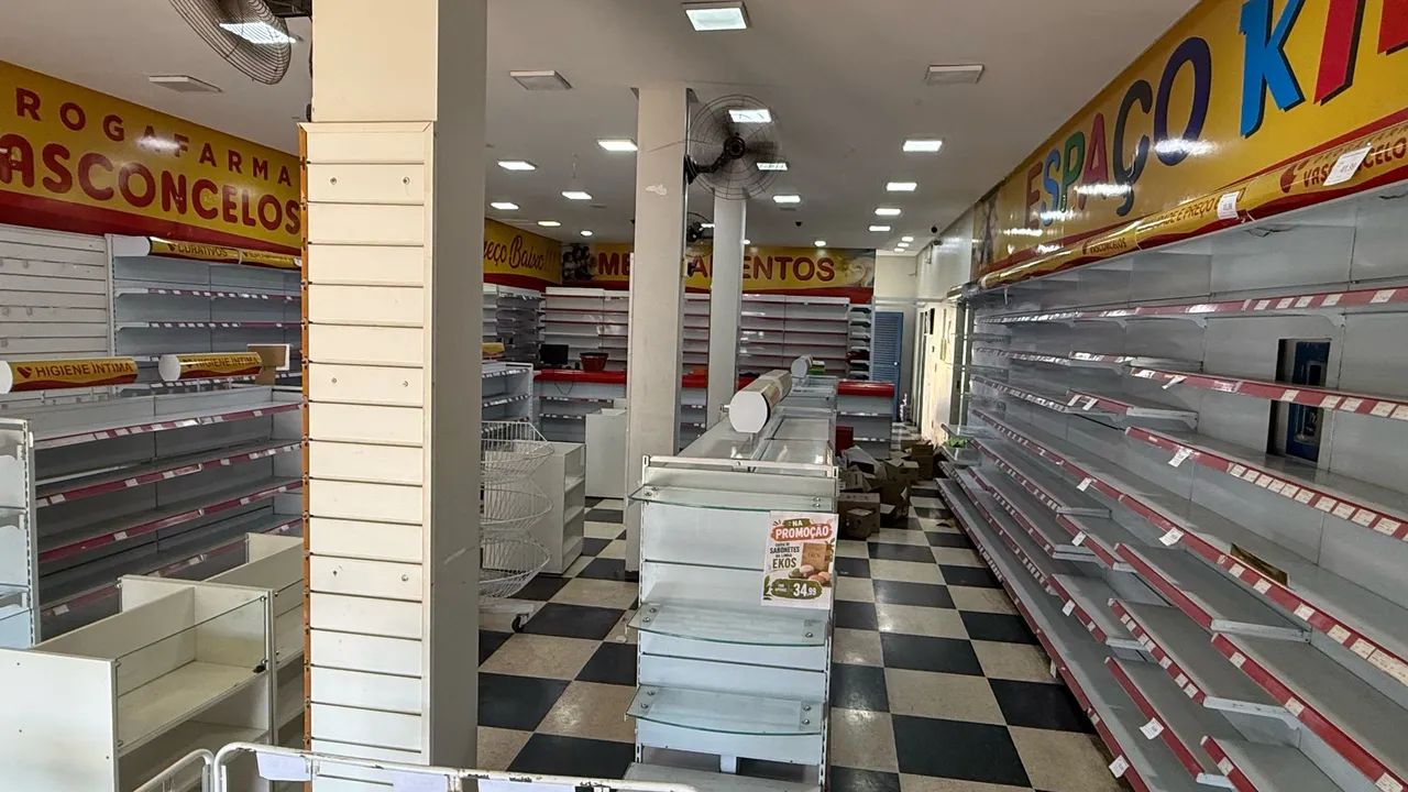 Vendo prateleiras e instalação para Drogaria  - Foto 4