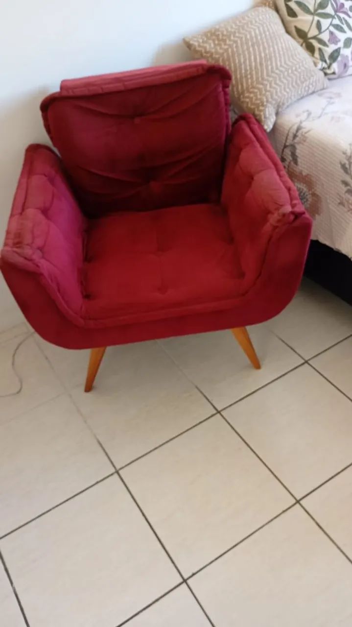 Vende-se linda e confortável poltrona 