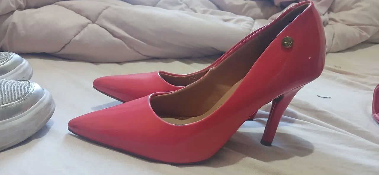 Tênis Bibi tamanho 36 e escarpim Vizzano 37 - Foto 3