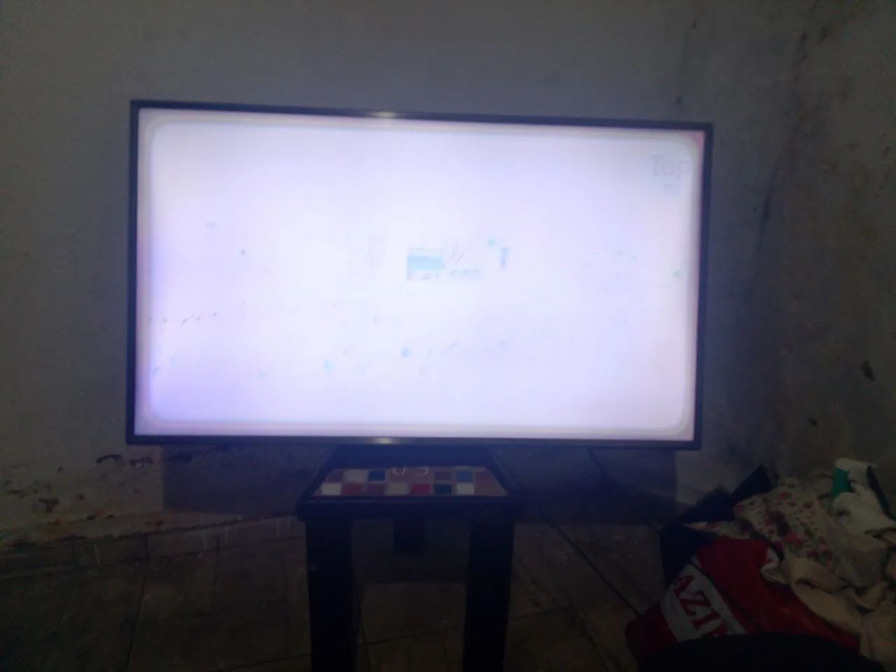 TV com a tela dando thut 