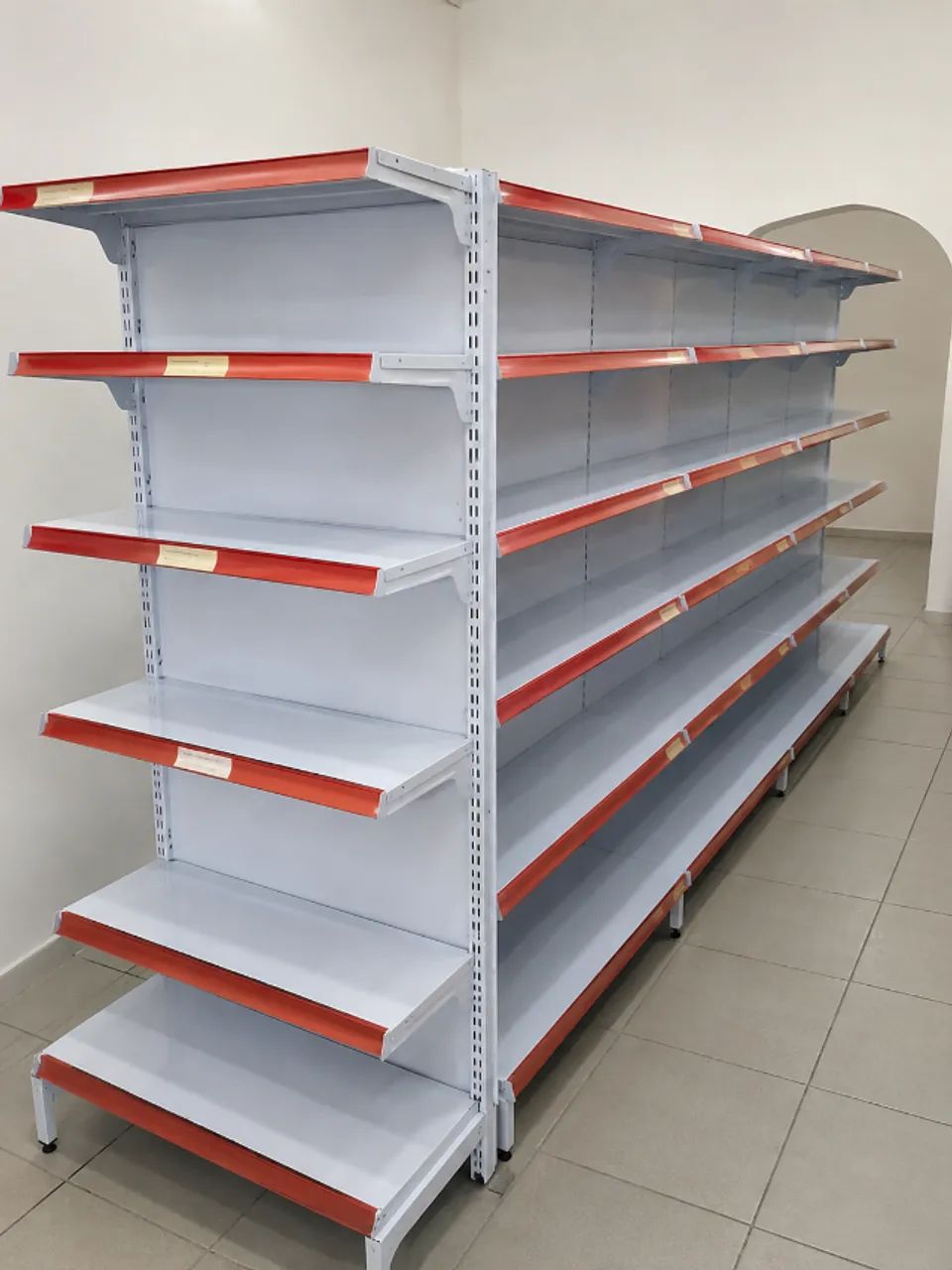 OPORTUNIDADE Gôndolas, Prateleiras Para Comercio Com suporte para etiqueta de Preço - Foto 2