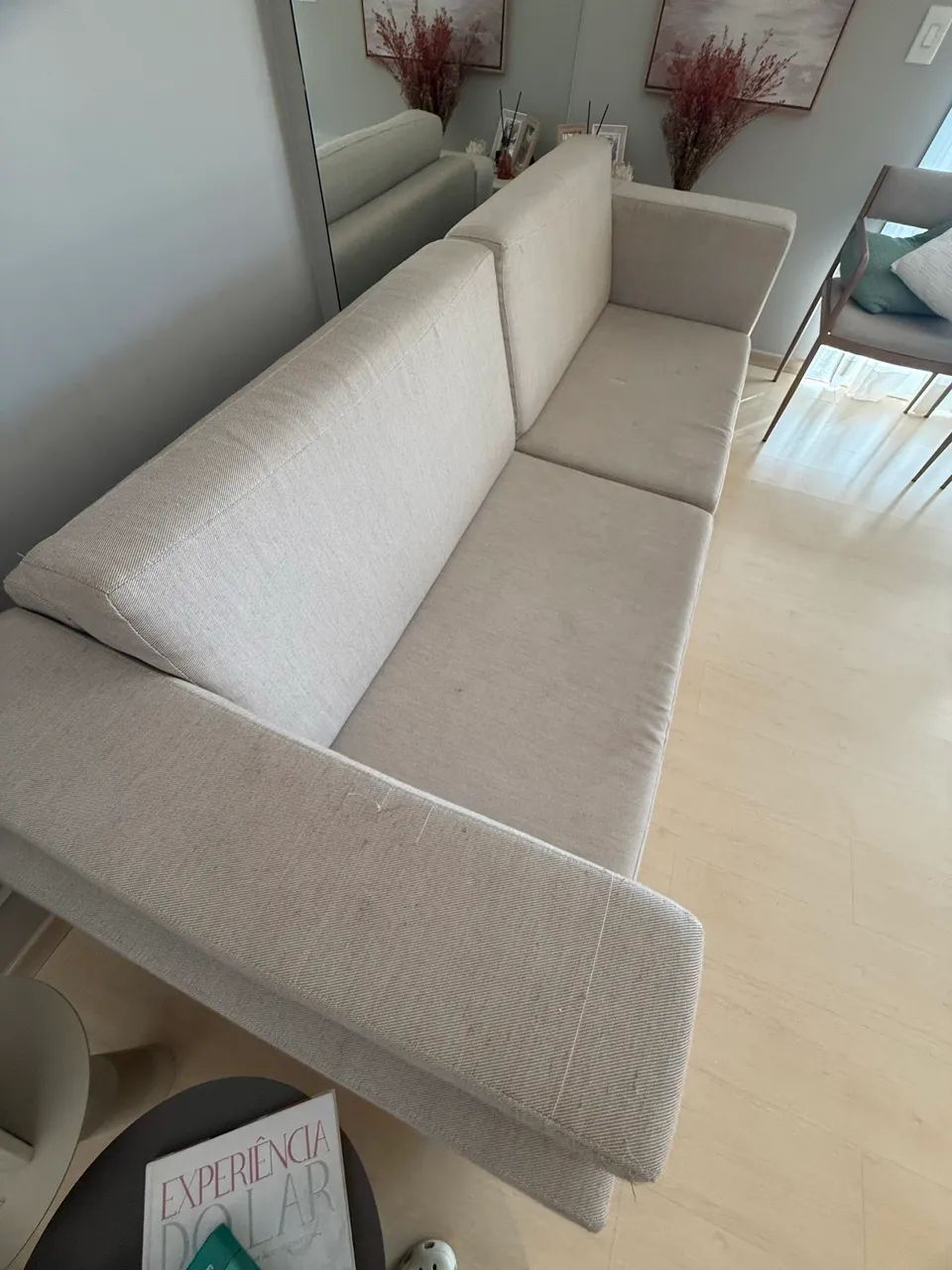 Sofá 2,50 m em linho bege 
