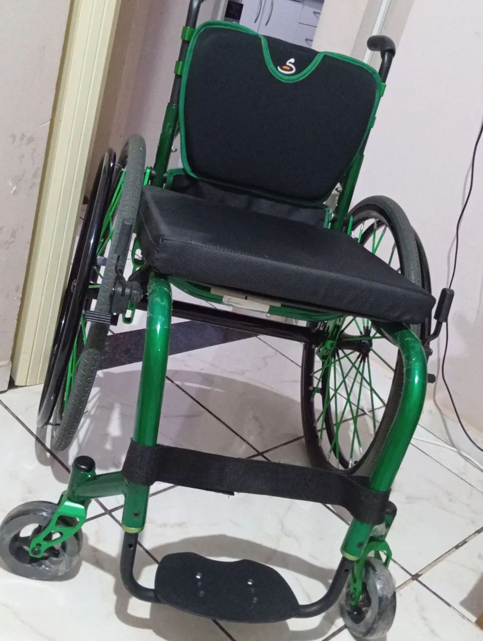 vendo cadeira de rodas sigma - Foto 2
