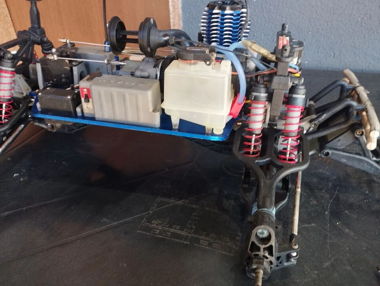 Automodelo TMAX 3.3 - Foto 5