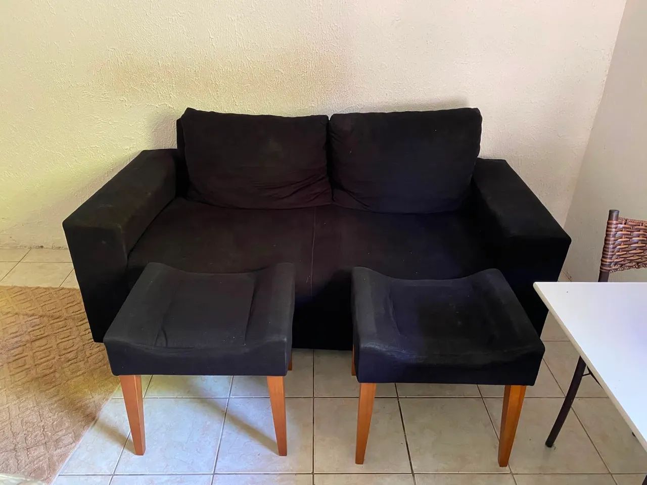 Sofá dois lugares com duas banquetas. - Foto 2