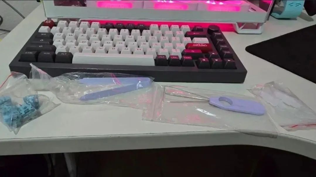 Teclado mecânico Akko 5075 Drácula Castle  - Foto 4