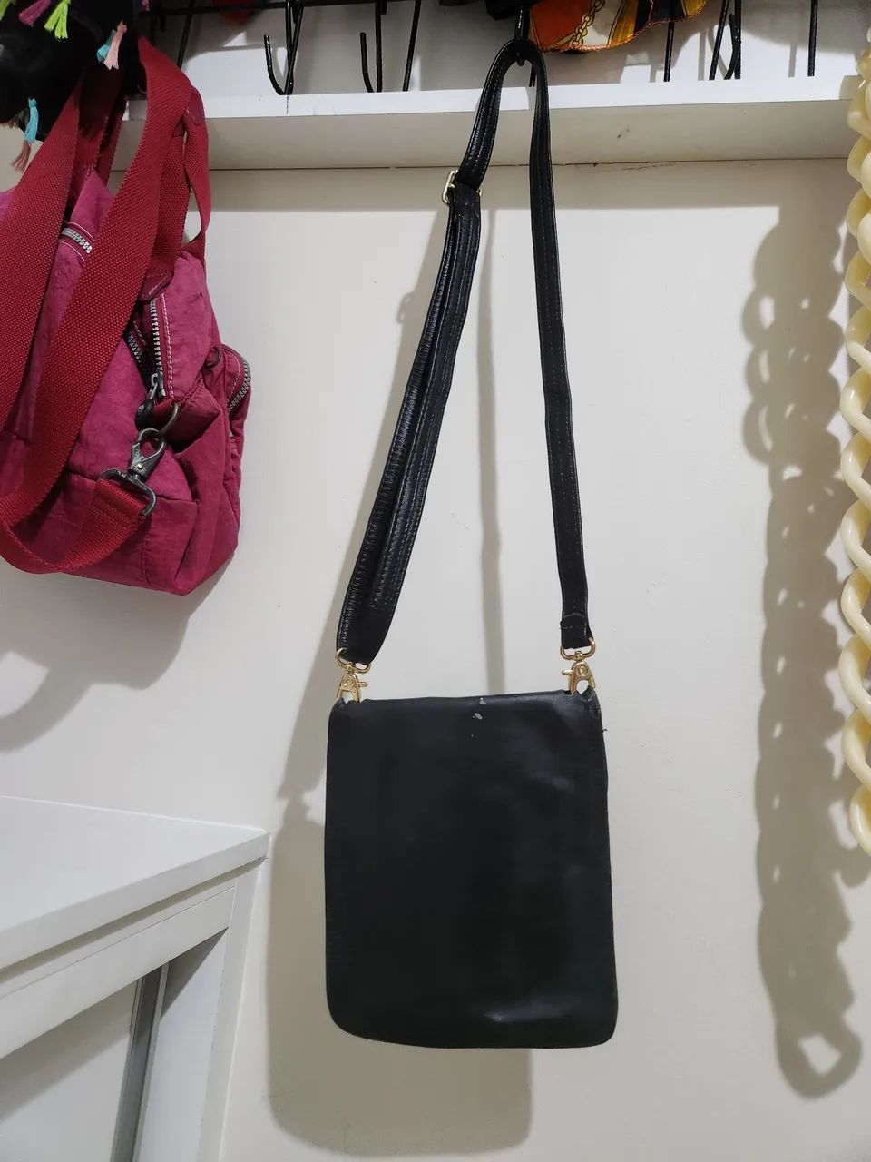bolsa transversal couro legítimo preta - Foto 3