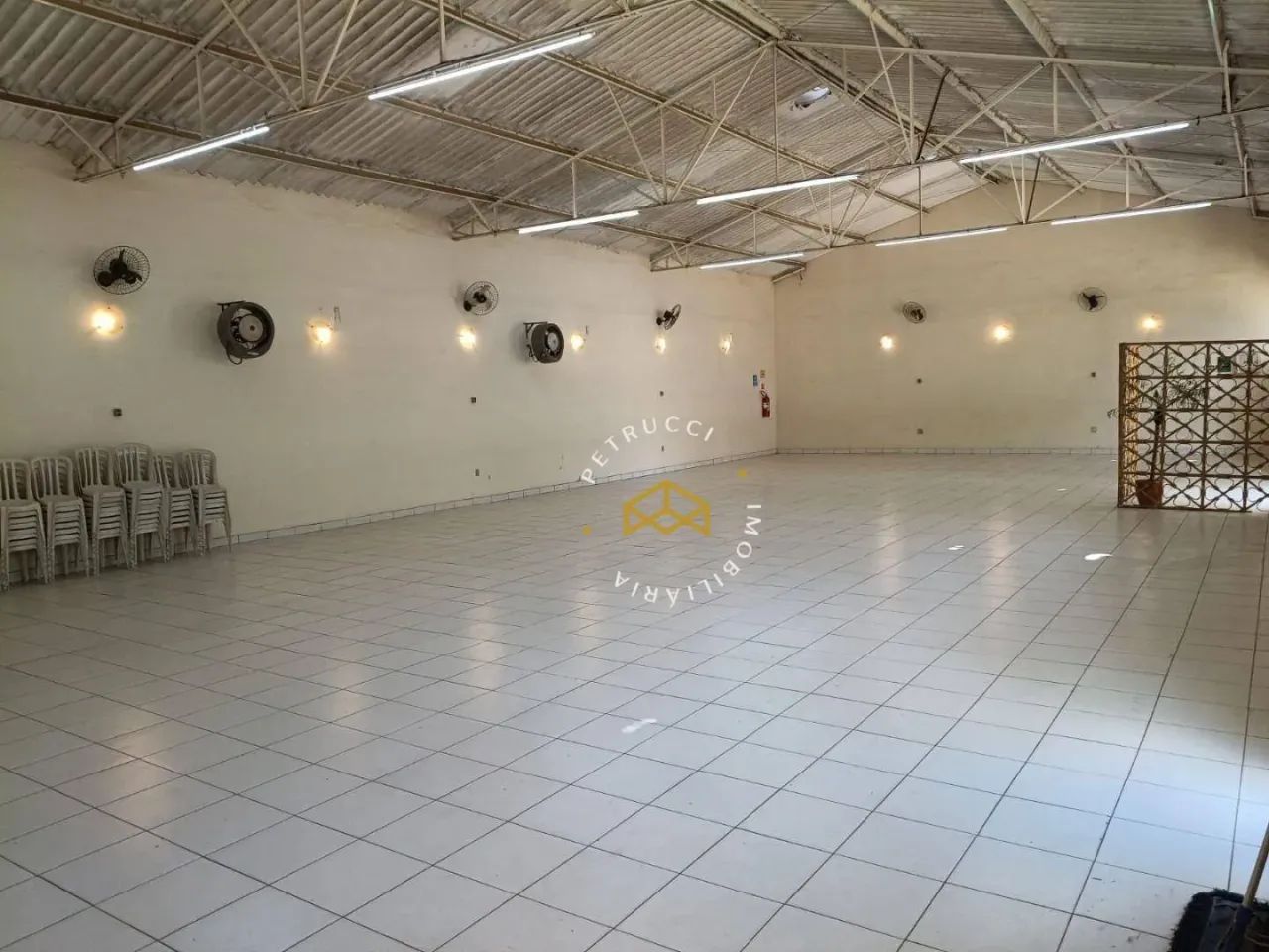 GALPÃO PARA ALUGAR COM 408 M² EM VALINHOS/SP