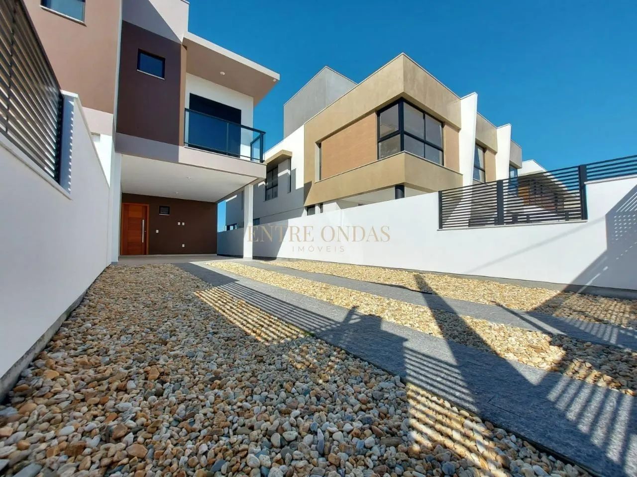 Casa com 3 quartos no bairro Campeche, Florianópolis. - Foto 2