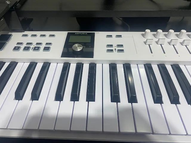 Arturia Keylab Essential 61 MK3 + Analog Lab Pro - Foto 4