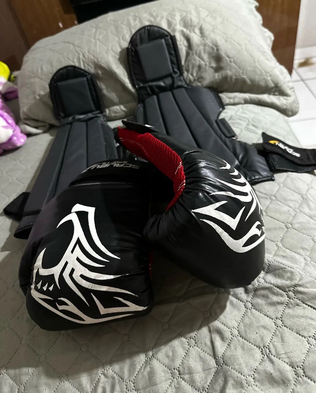 Kit de luvas e caneleiras muay thai  - Foto 3