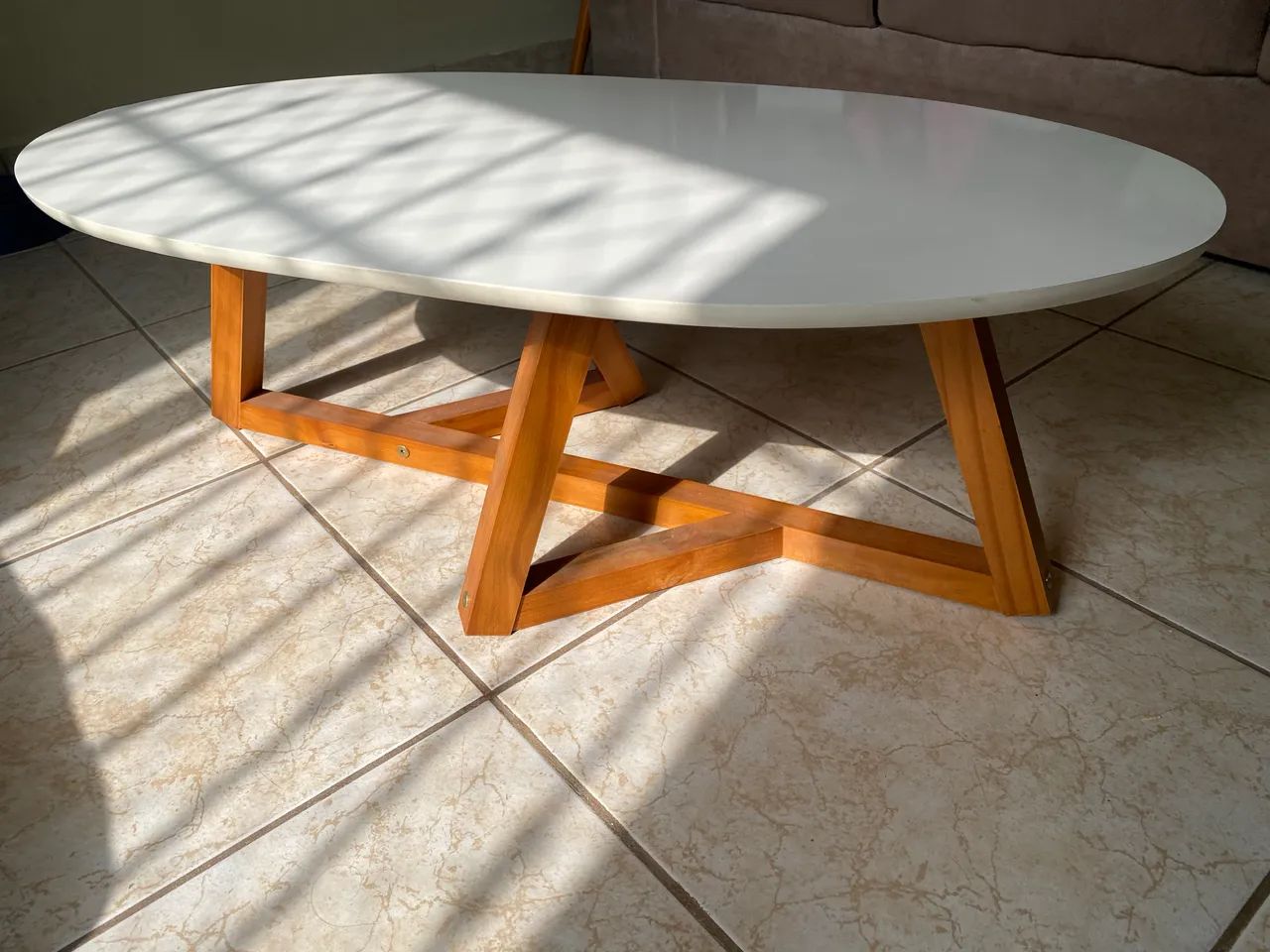 ESTOU ME MUDANDO, LEVE TUDO - Mesa de centro branca