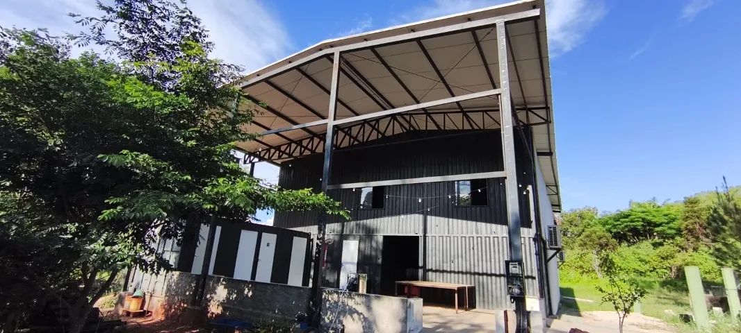 Projeto Estrutural de Galpão Metálico para Teatro - com uso de Containers - 600 m2