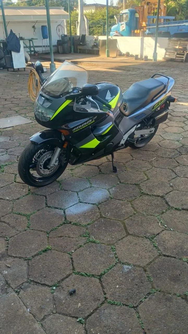CBR 1000F