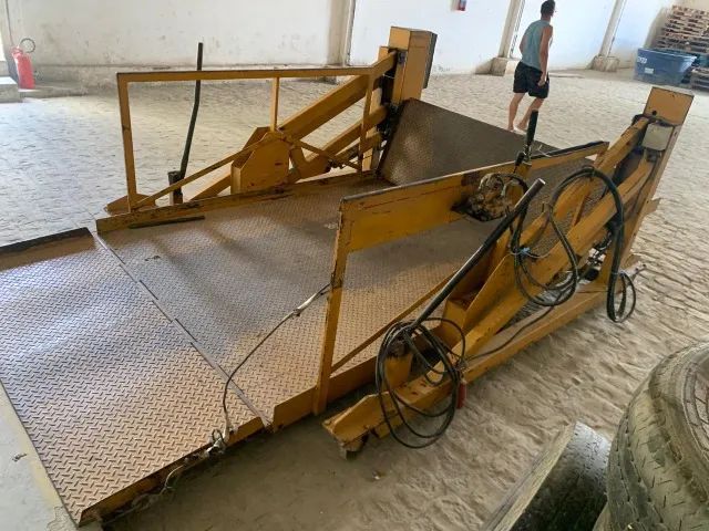 Doca móvel para carga e descarga de mercadorias. - Foto 2