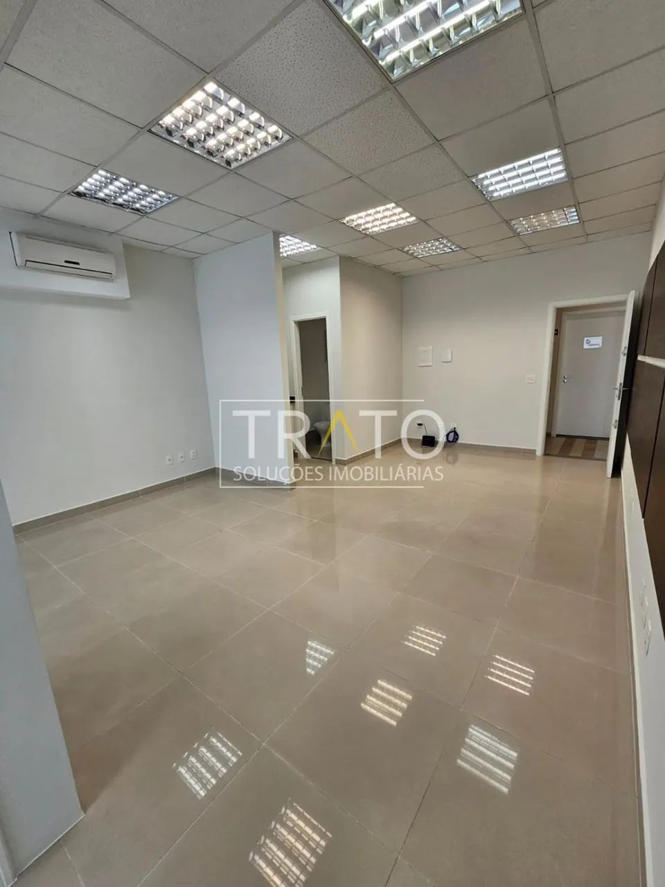 Sala mobiliada no bairro Santa Genebra, em Campinas