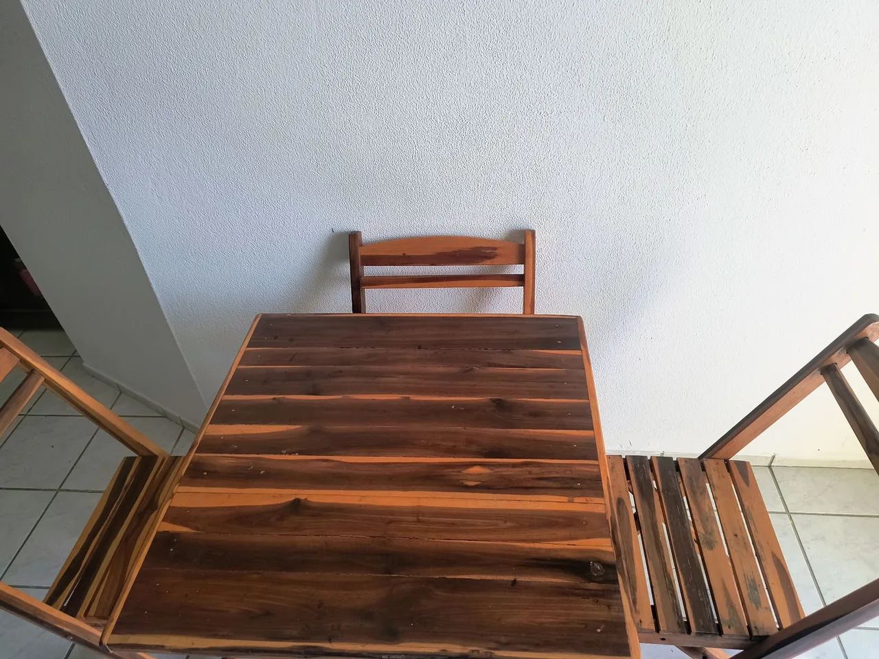Mesa de madeira + cadeiras - Foto 3