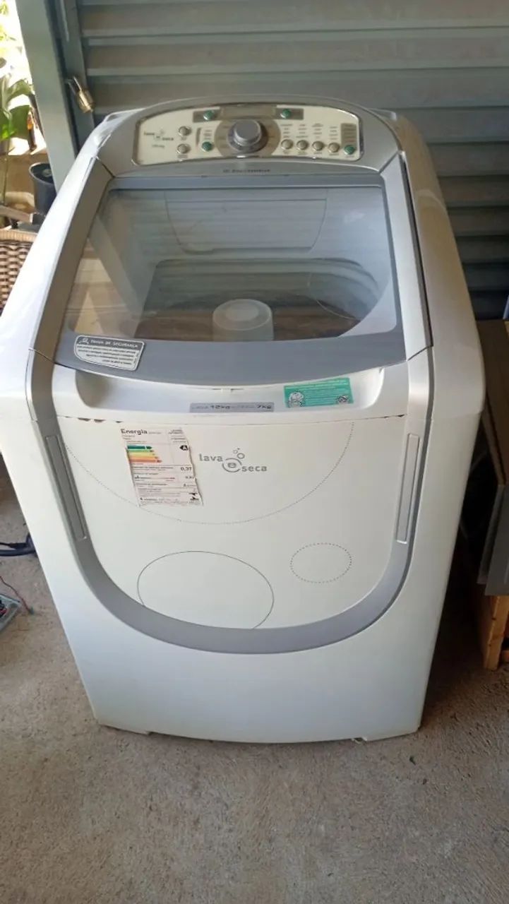 Máquina de lavar roupa lava e seca Eletrolux 