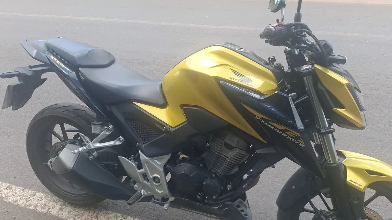 CB300 21.900 - Foto 3