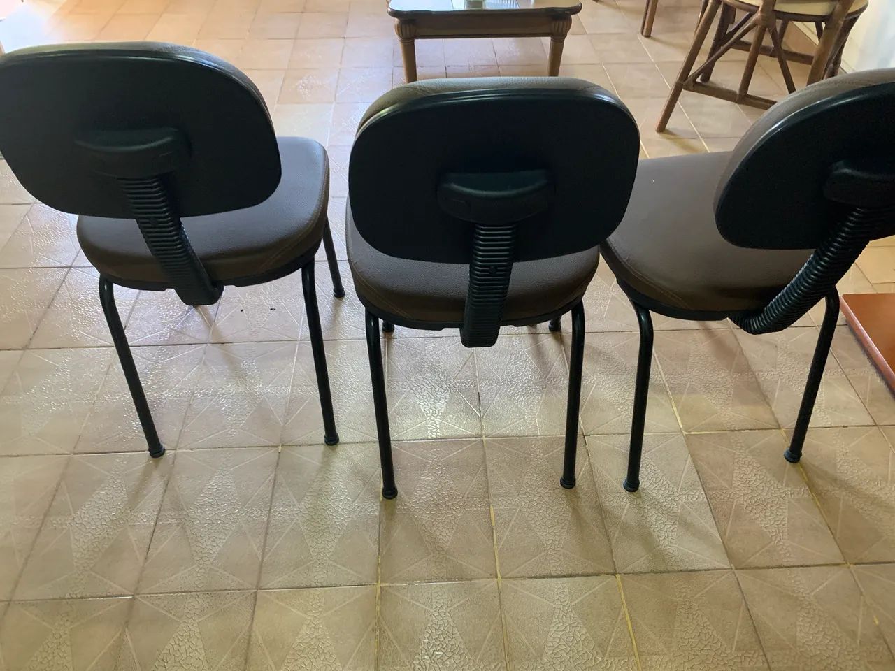 CADEIRAS FIXAS  OPERATIVAS- MARROM ( CADA) - Foto 3