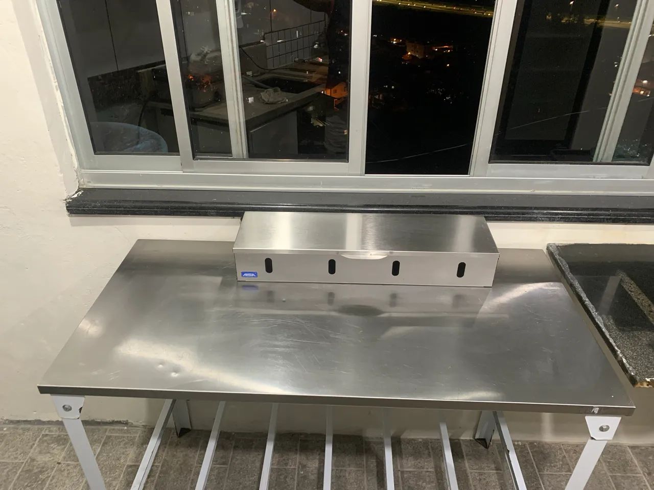 Vendo mesa inox + condimentadora - Foto 3