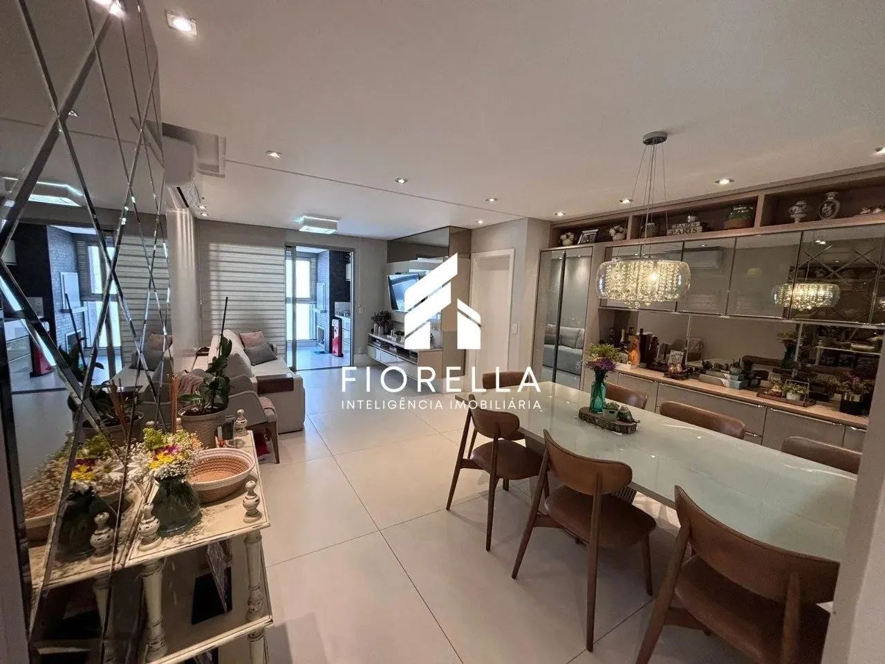 Apartamento com 03 dormitórios com 03 Suíte no bairro Campinas - São José