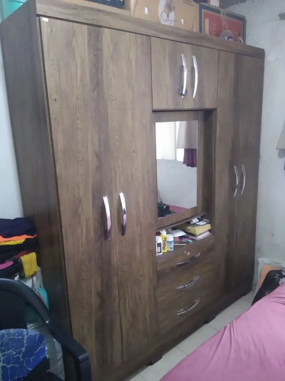 Guarda roupa de casal.
