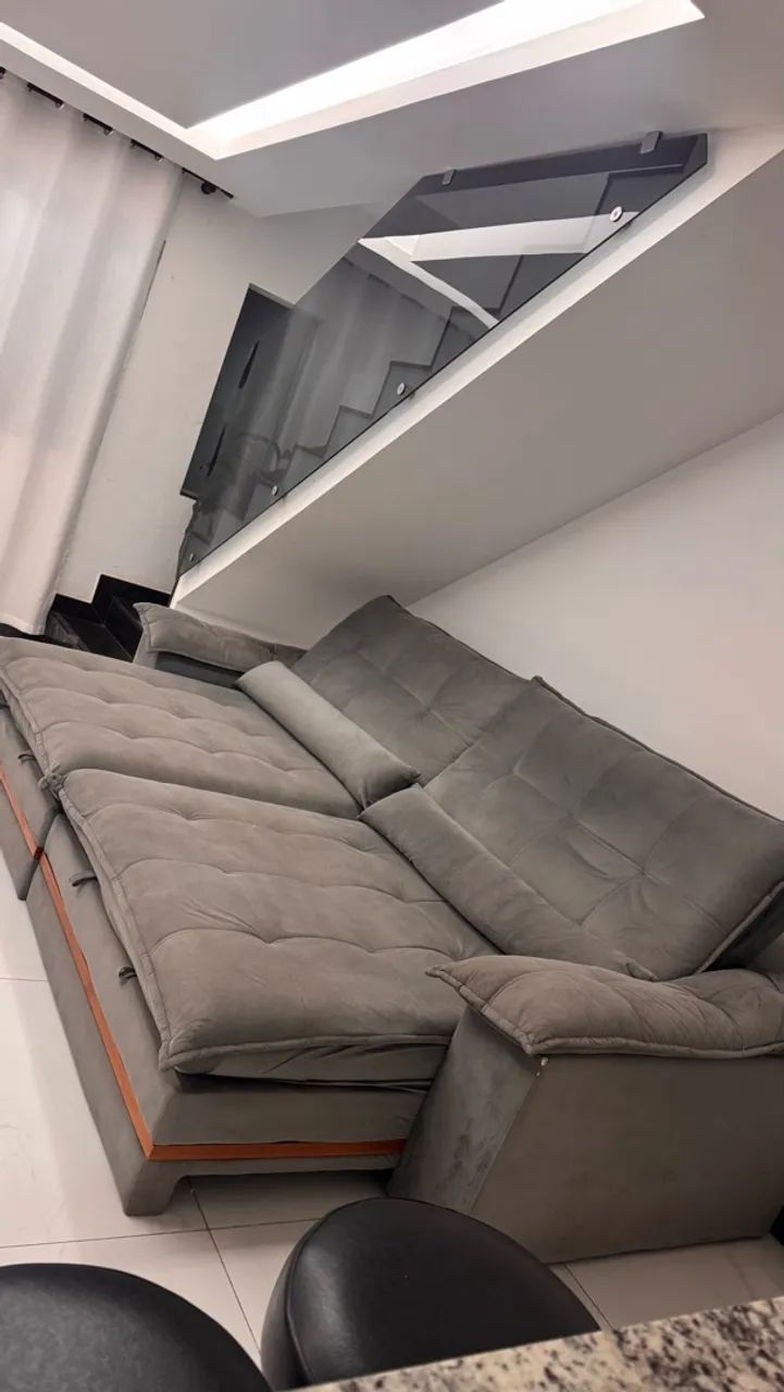 Sofá 2.80 retrátil Suede cinza  - Foto 4