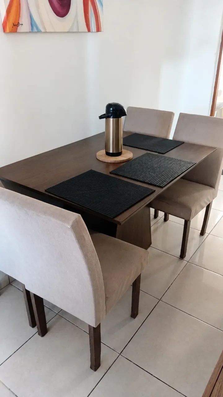 Mesa de jantar quadrada