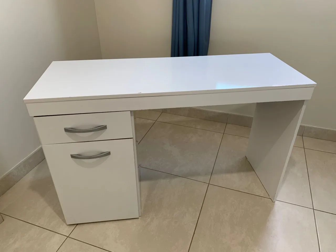 Escrivaninha branca com gaveta 64994313528706122