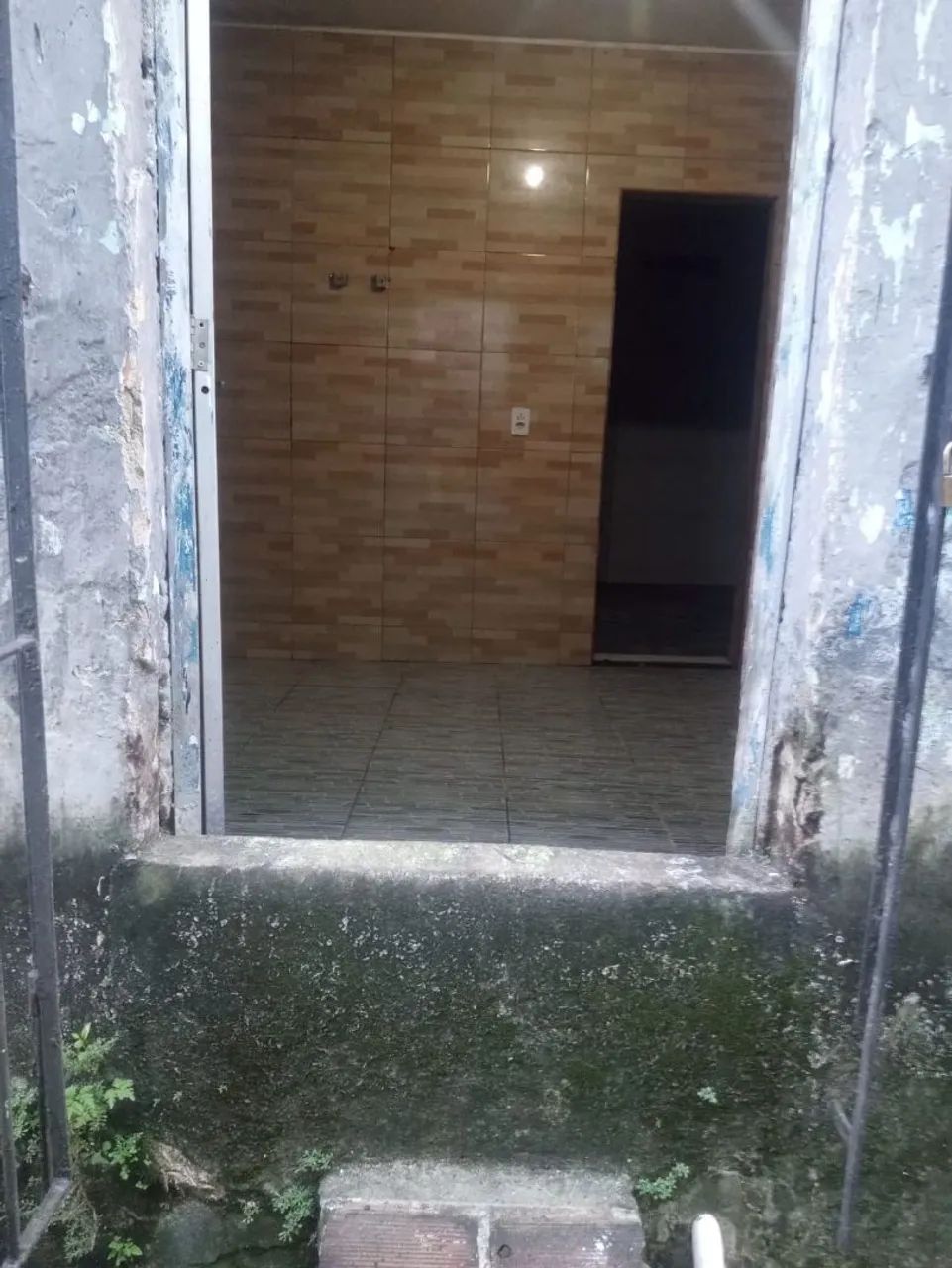 Alugo casa em cavaleiro com água e luz - Foto 3