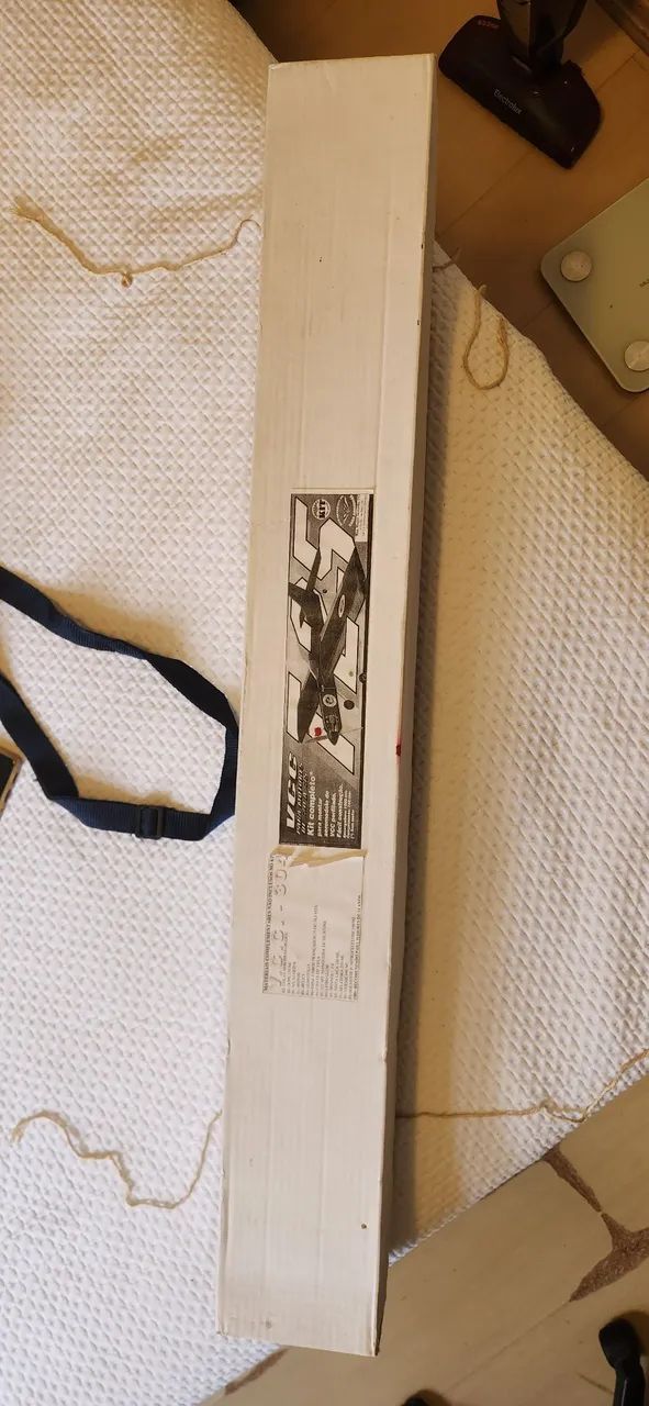 kit de aeromodelo VCC (Voo Circular Controlado) da marca Casa Aerobrás, modelo 304