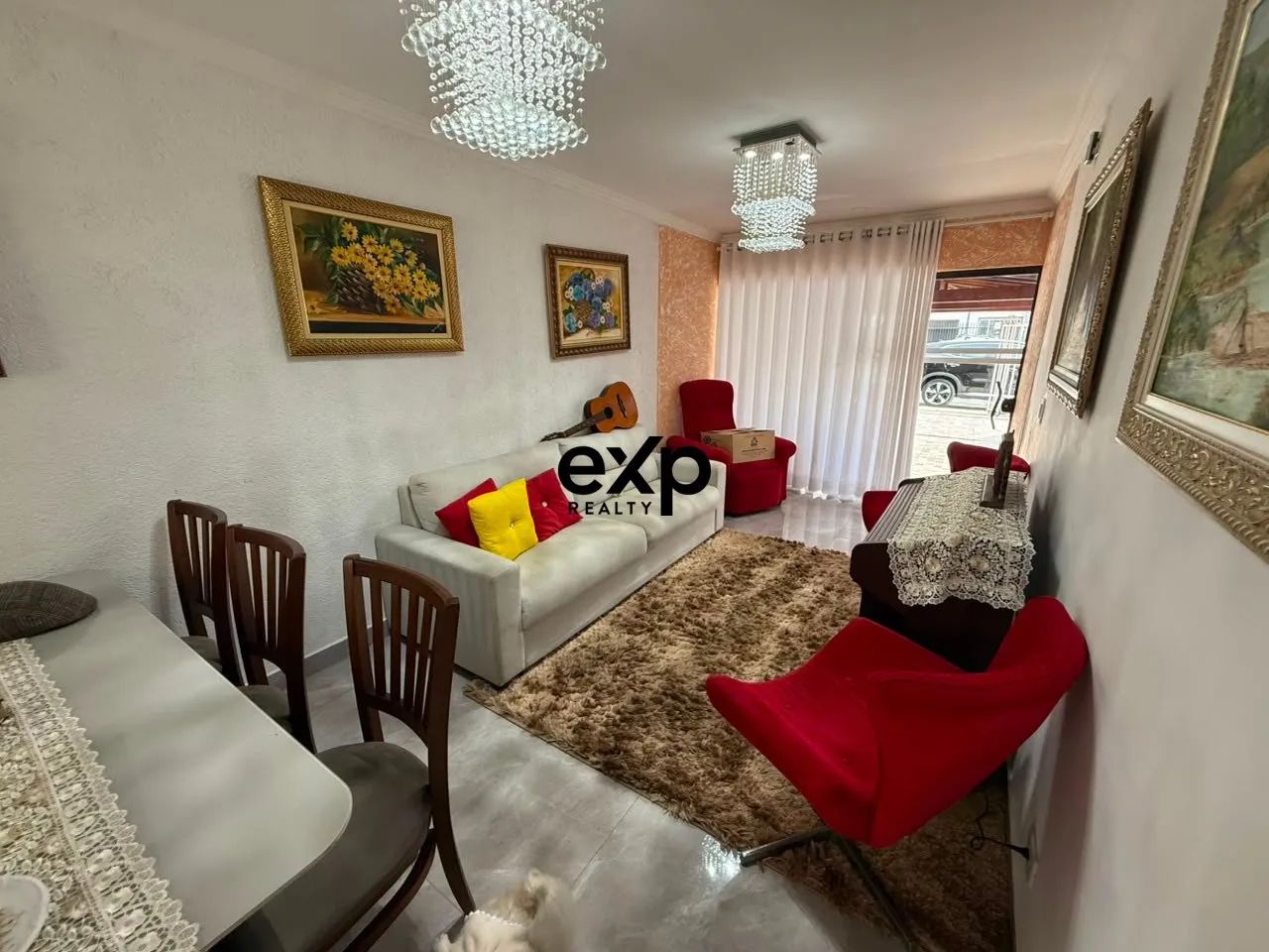 CASA COM 3 QUARTOS, SUÍTE E EDÍCULA COM CHURRASQUEIRA