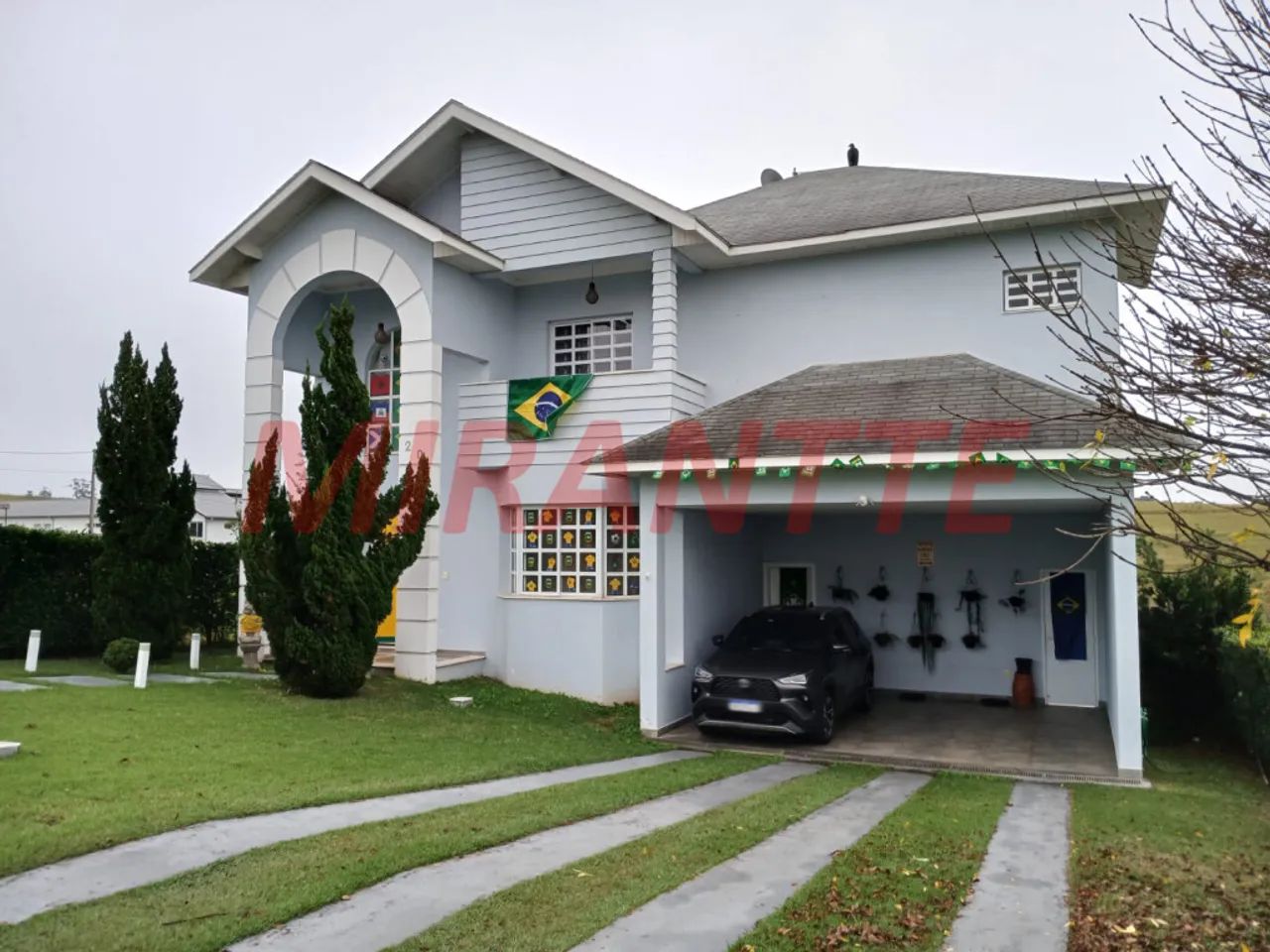 Cond. fechado com 5 quartos em Itaim Mirim