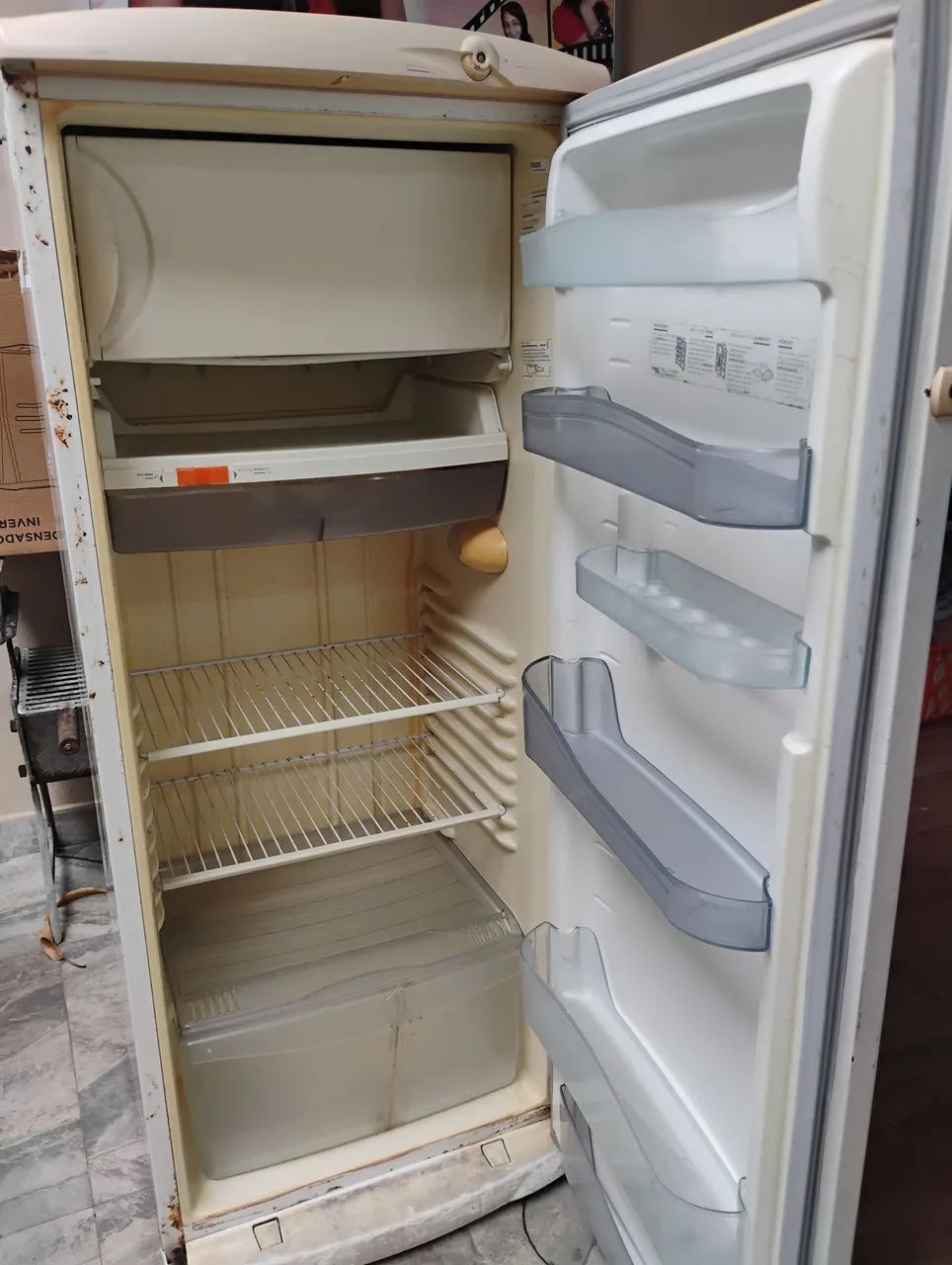 Vendo uma geladeira 