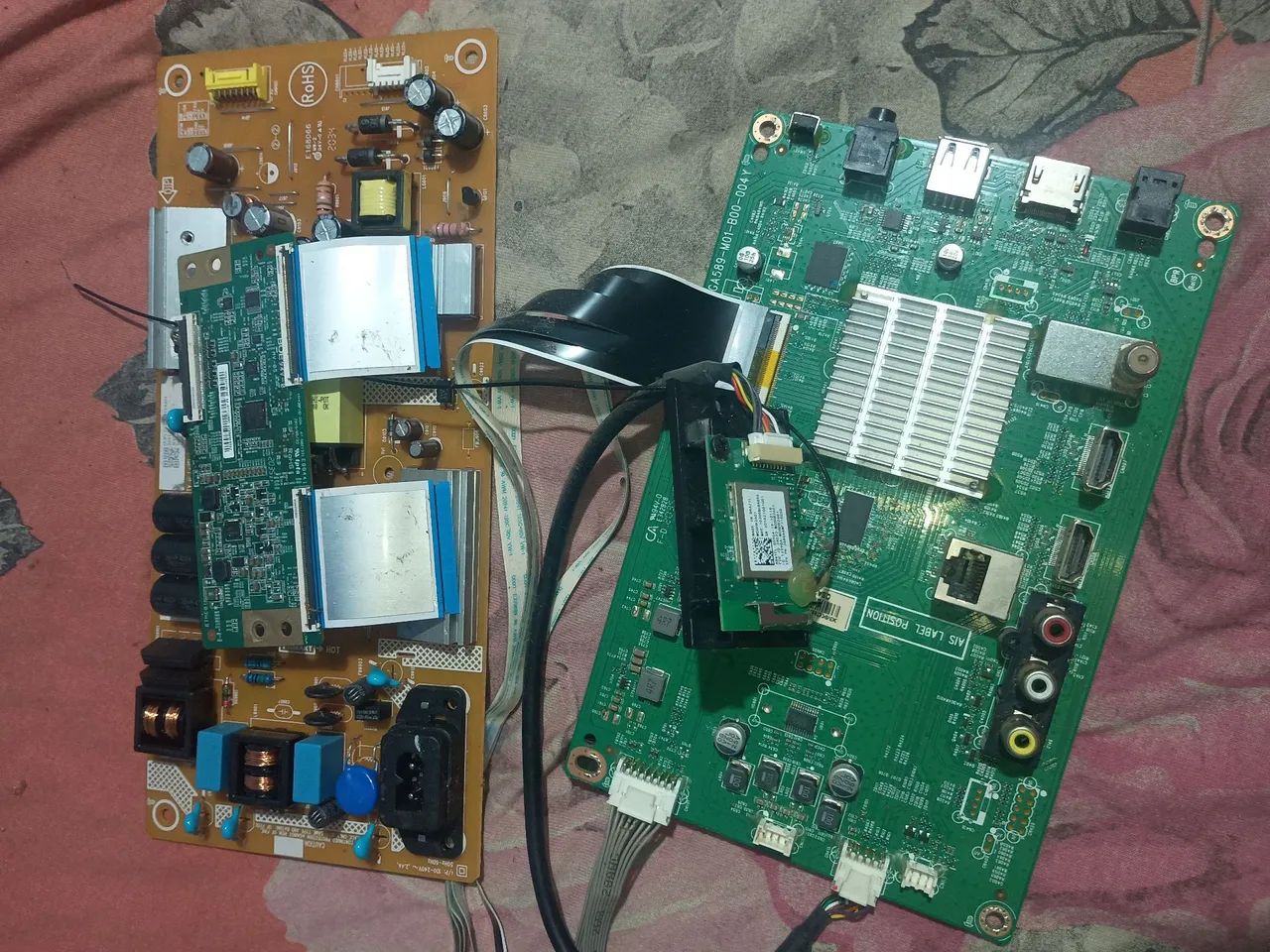 Vende-se um conjunto de placa da tv smart AOC 43 polegadas 